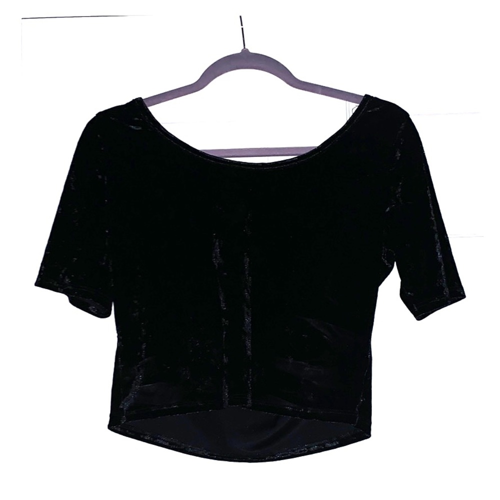 Velvet black cropped shirt